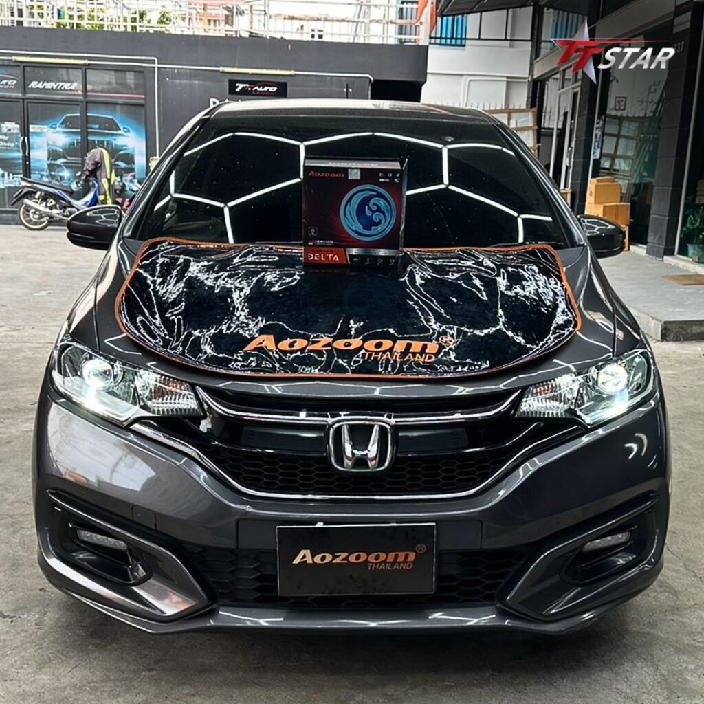 ติดตั้งไฟหน้ารถยนต์ HONDA Jazz GK 2018 ด้วย AOZOOM DELTA ที่ TT Star รามอินทรา มุมหน้าตรง ก่อนส่งมอบ