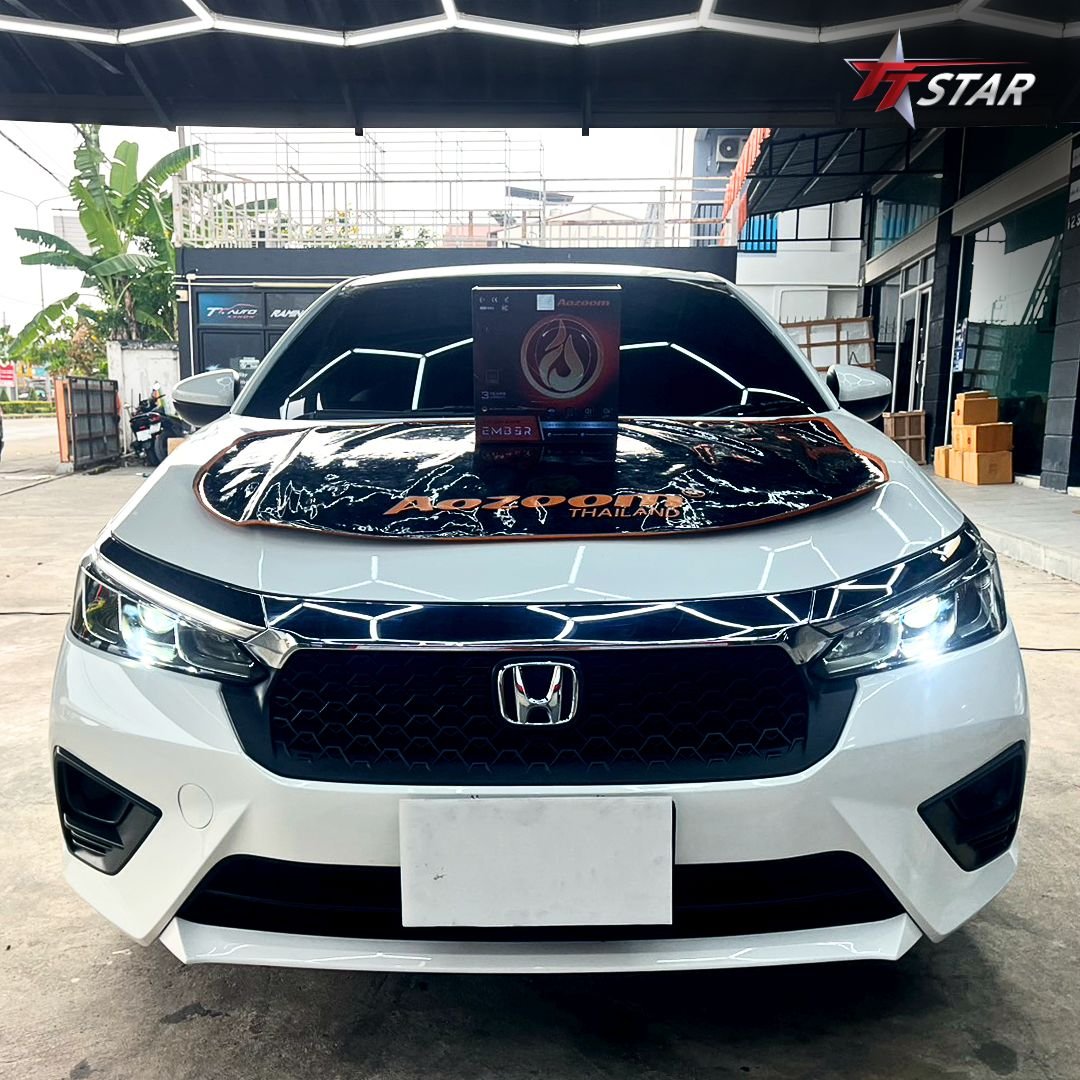 ติดตั้งไฟหน้ารถยนต์ Honda City Hatchback 2024 ด้วย AOZOOM Ember ที่ TT Star รามอินทรา ภาพด้านหน้ารถหลังอัปเกรดไฟหน้า