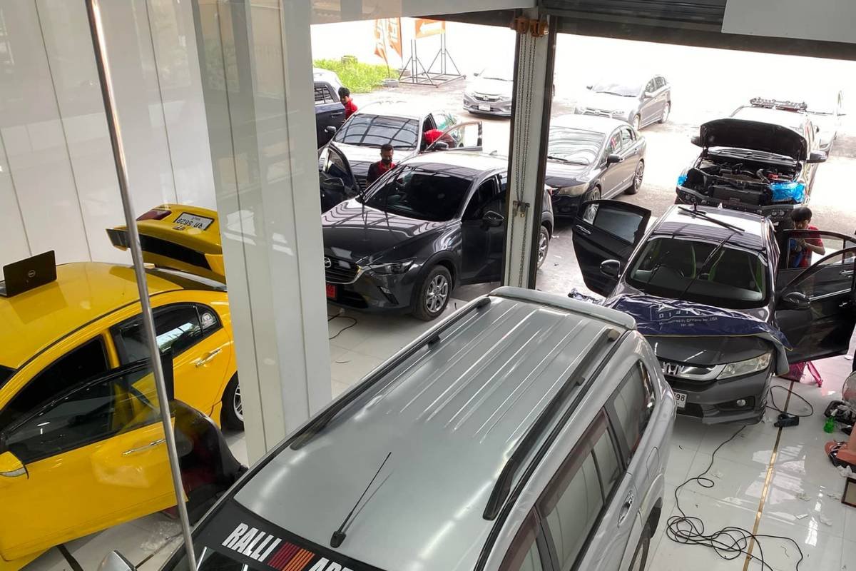 Peatai Shop (2) เพทายช็อป (Peatai shop) สาขาใหม่ในเครือ TT Star Thailand พร้อมให้บริการอัปเกรดไฟหน้า LED, Bi-LED และอุปกรณ์แต่งรถคุณภาพสูง มาตรฐานมืออาชีพ