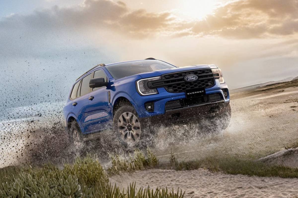 Ford_Everest_Raptor_Motor_Show_2026 5 รถเด่นจากมอเตอร์โชว์ 2026 ที่ควรเสริมทัพด้วย Aozoom Extra Light เพื่อความปลอดภัยสูงสุด