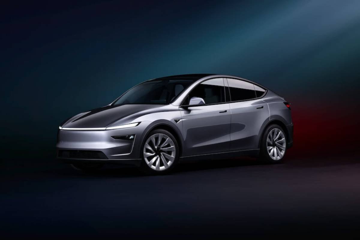Tesla_Model_Y_Motor_Show_2026 5 รถเด่นจากมอเตอร์โชว์ 2026 ที่ควรเสริมทัพด้วย Aozoom Extra Light เพื่อความปลอดภัยสูงสุด